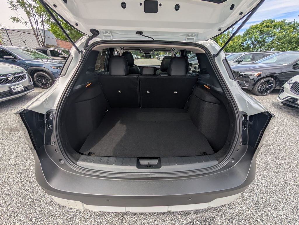 Used 2026 White Nissan SR image 4