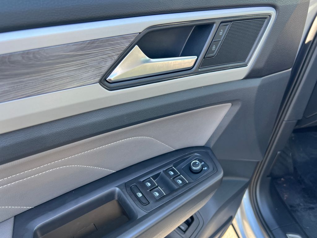 Thumbnail: 2022 Volkswagen Atlas - 13