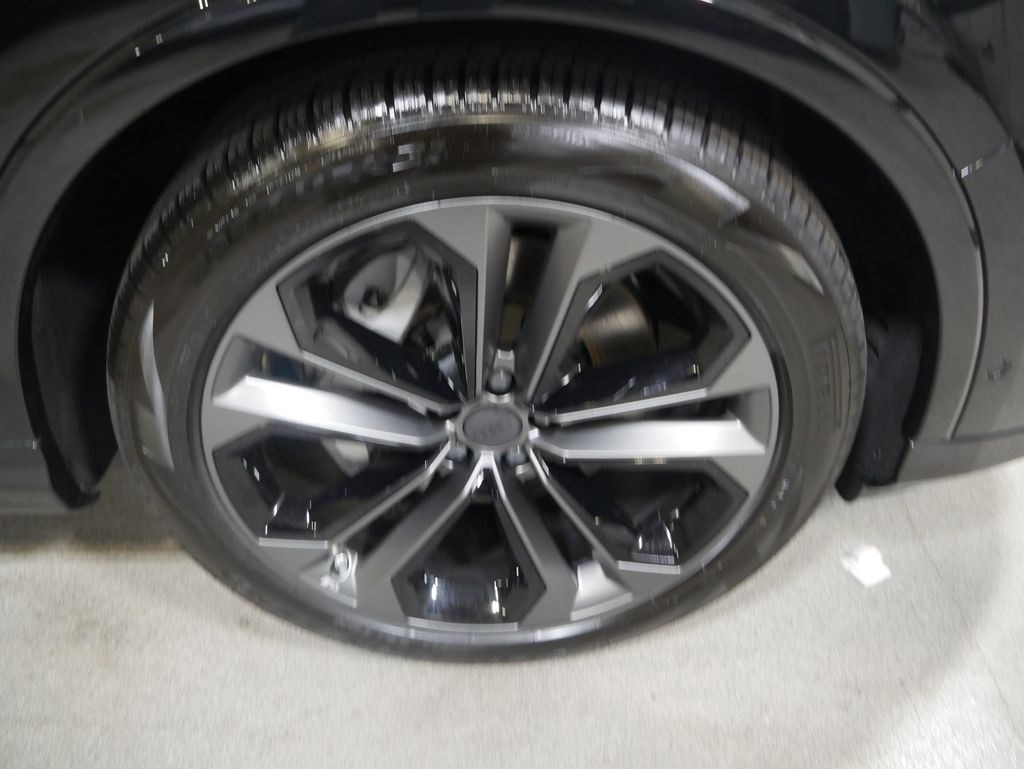 Thumbnail: 2026 Audi Q7 - 14