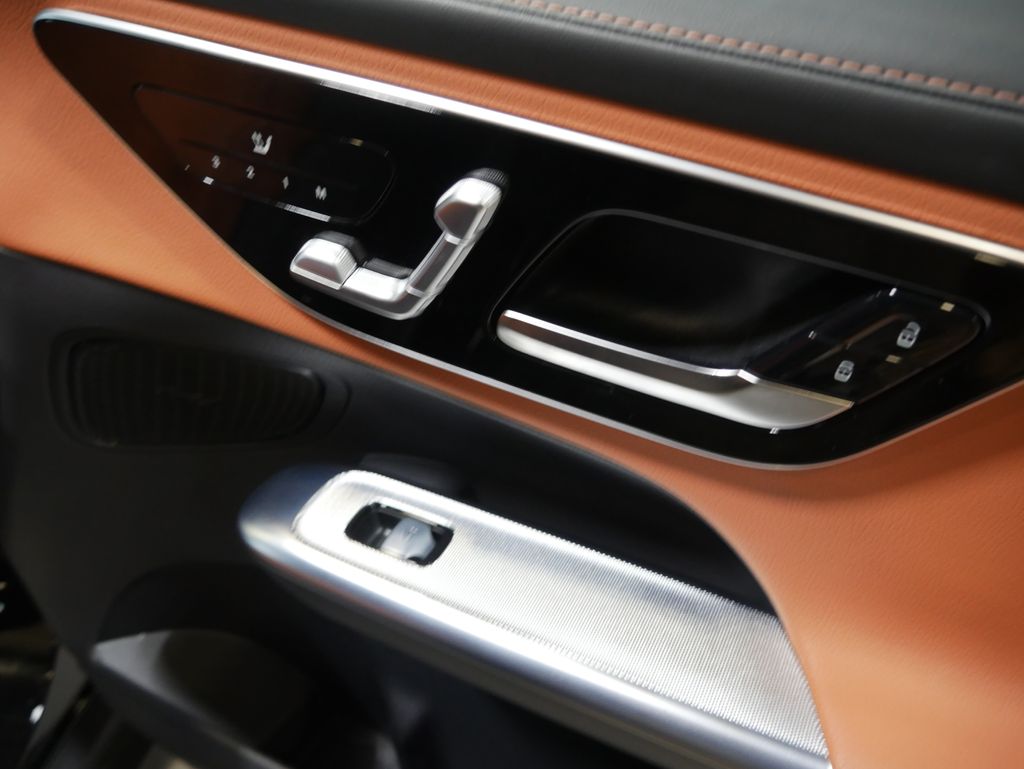 Thumbnail: 2023 Mercedes-Benz GLC - 27