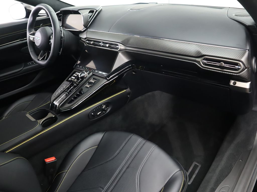 2025 Aston Martin Vantage  18
