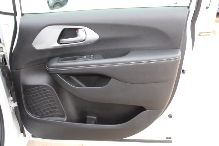 Used Car 2018 Chrysler Pacifica  Touring L Plus For Sale Under $15,000 In Georgetown, Texas