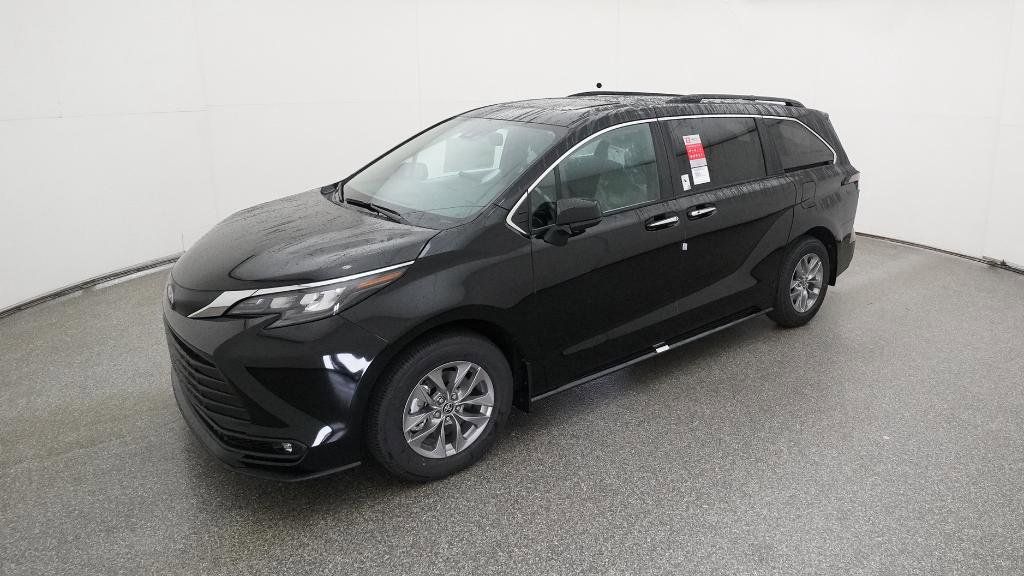 Thumbnail: 2025 Toyota Sienna - 1