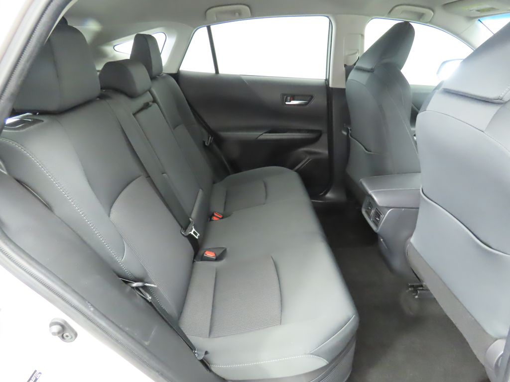 2021 Toyota Venza LE 22