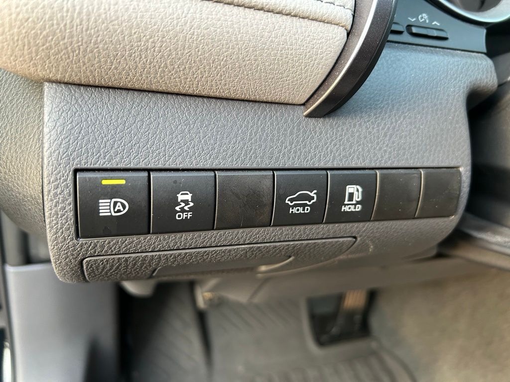 2023 Toyota Camry LE 18