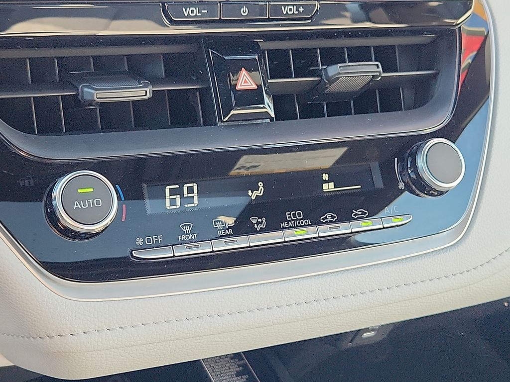 Thumbnail: 2025 Toyota Corolla - 18