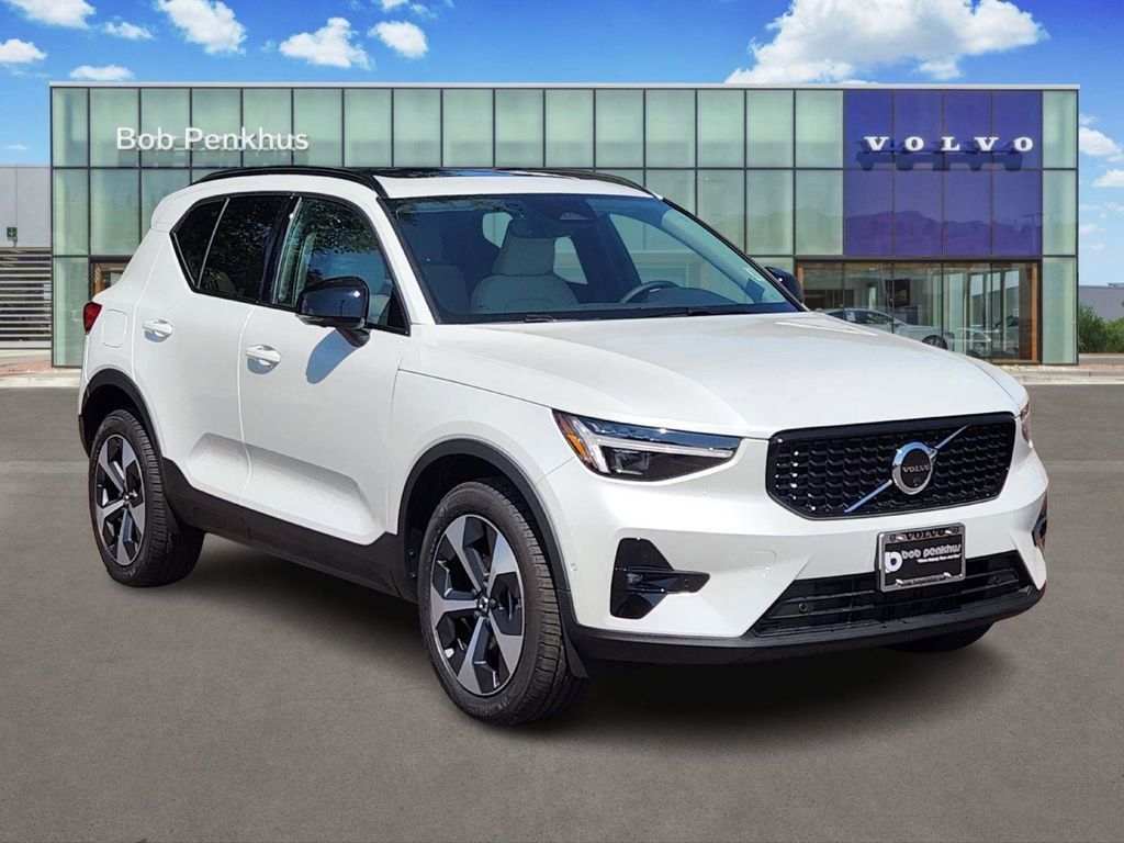 2026 Volvo XC40 B5 Plus AWD