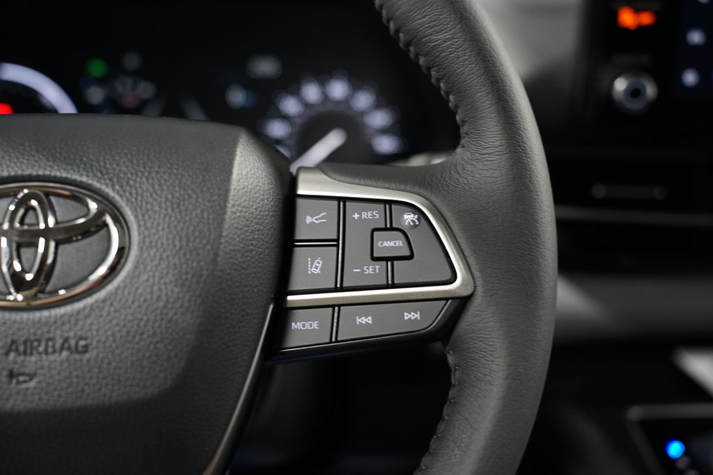 Thumbnail: 2025 Toyota Sienna - 13