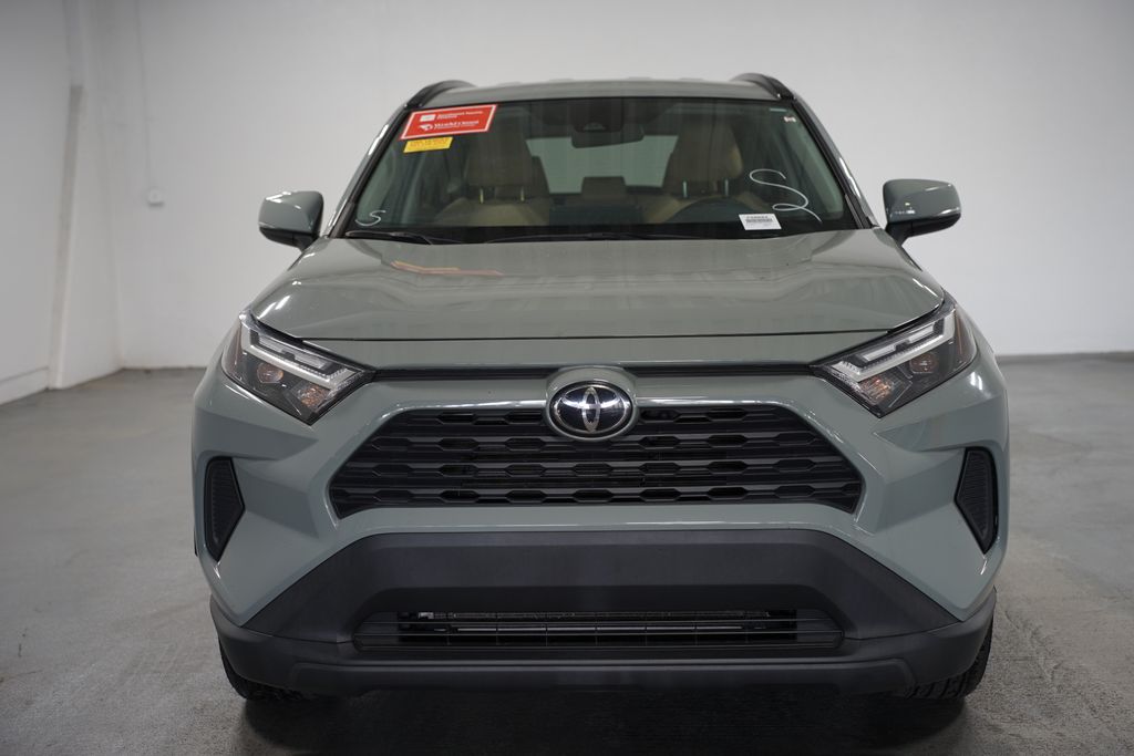 2022 Toyota RAV4 XLE 2