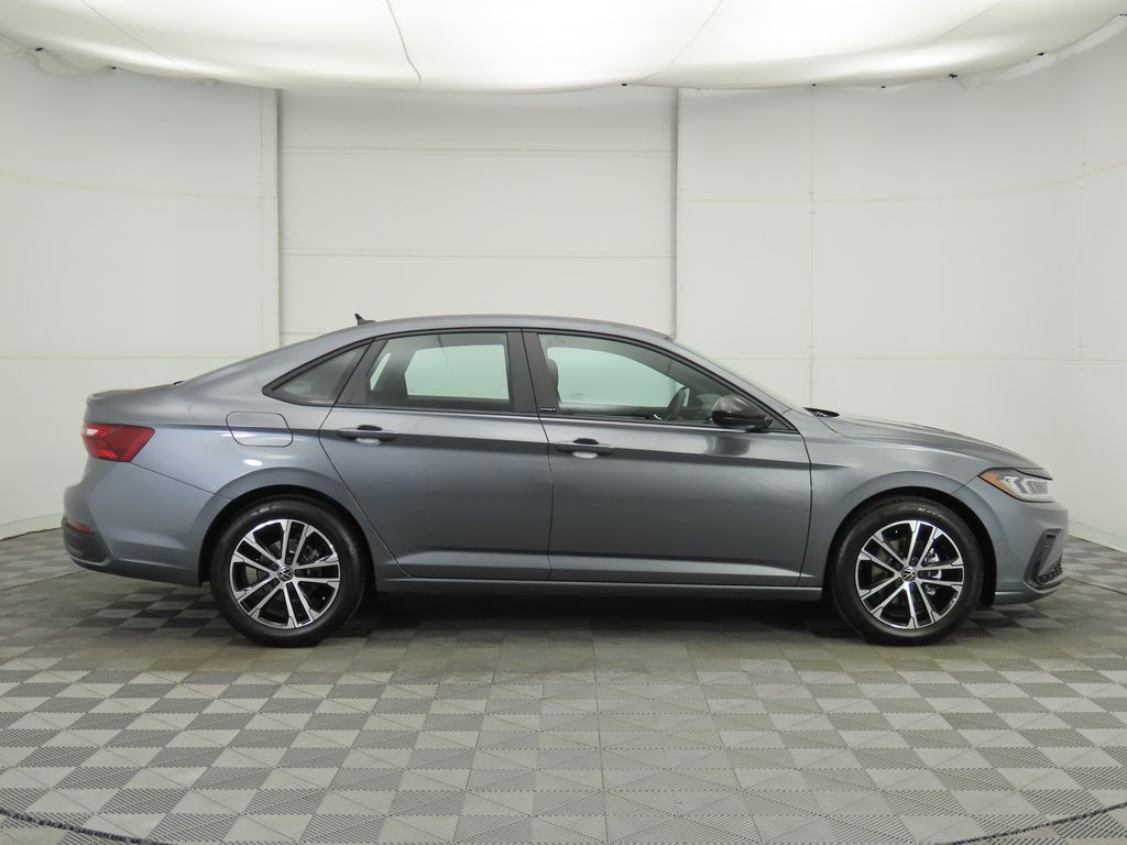 Thumbnail: 2026 Volkswagen Jetta - 4