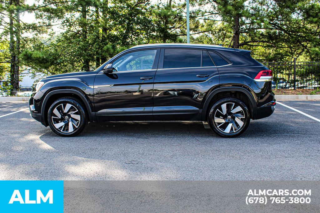 Used 2025 Black Volkswagen 2.0T SE w/Technology image 6