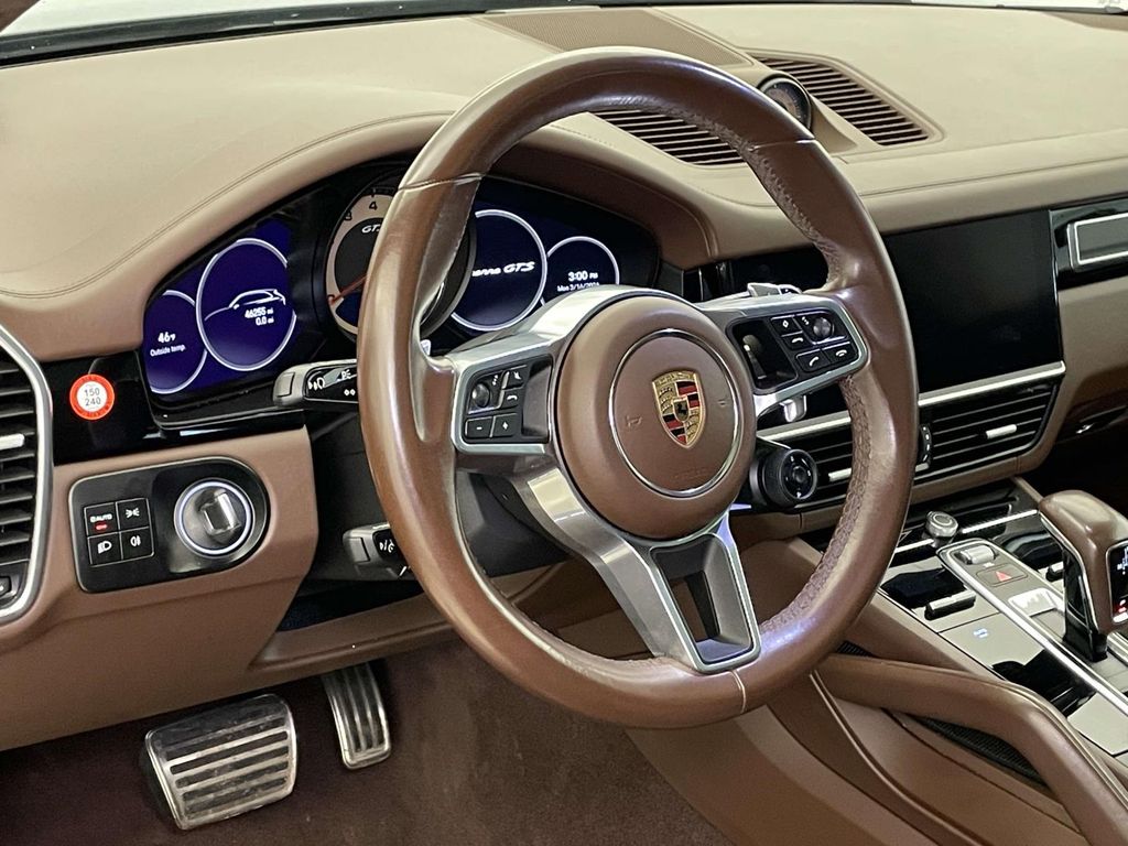 2023 Porsche Cayenne GTS - 3
