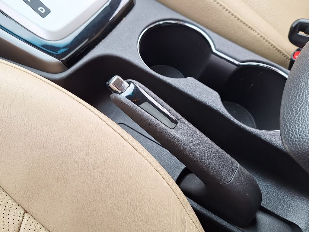 Thumbnail: 2013 Hyundai Elantra - 27