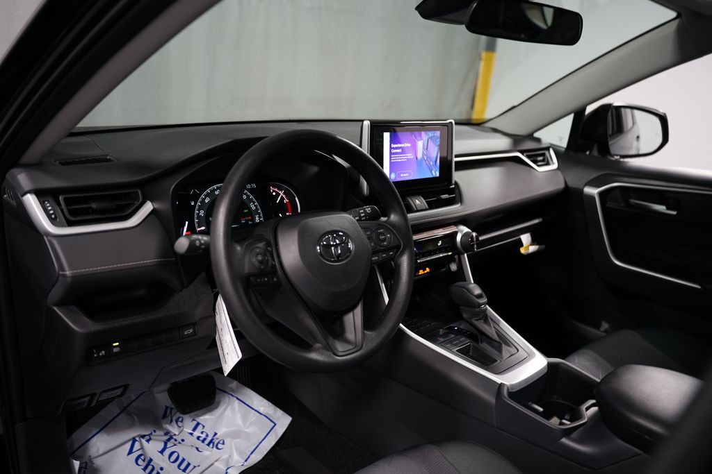 2025 Toyota RAV4 XLE 11