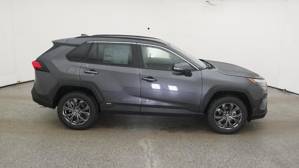 Thumbnail: 2025 Toyota RAV4 - 13