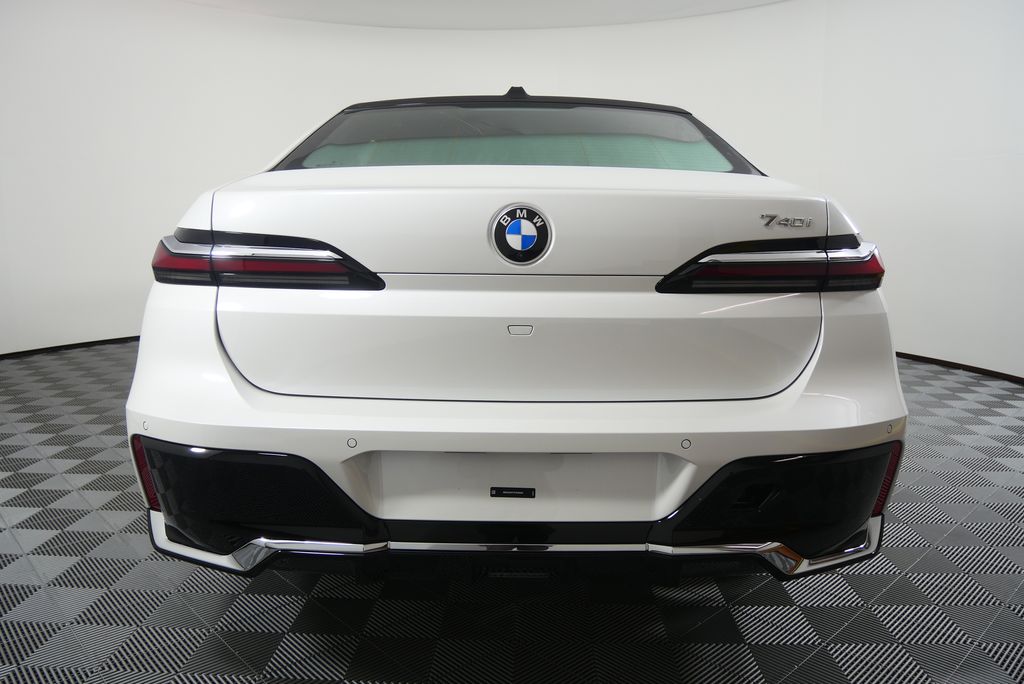 Thumbnail: 2026 BMW 7 Series - 4
