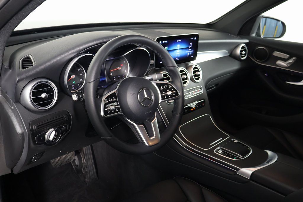 2022 Mercedes-Benz GLC 300 7