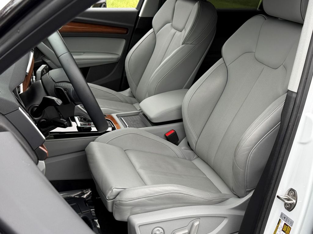 Thumbnail: 2023 Audi Q5 - 30