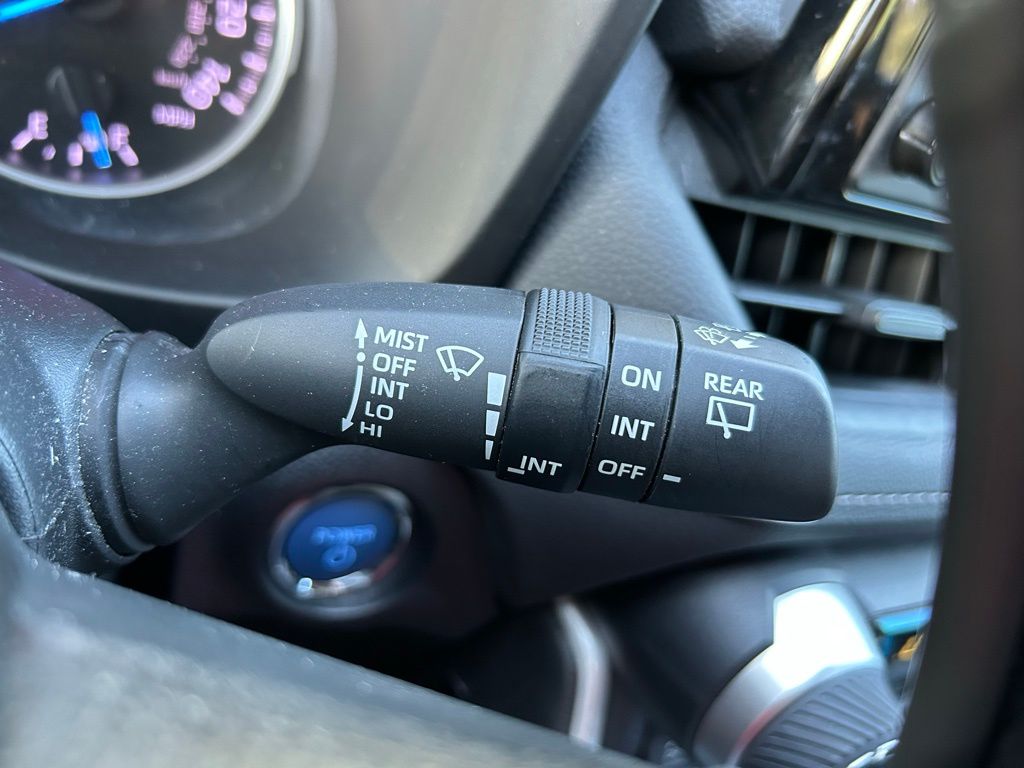Thumbnail: 2022 Toyota RAV4 - 21