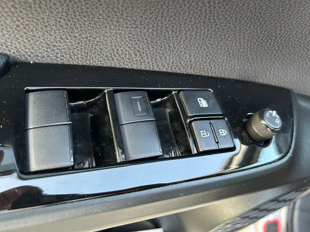 2022 Toyota Prius Limited 15