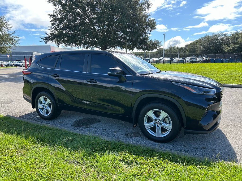 Thumbnail: 2023 Toyota Highlander - 7