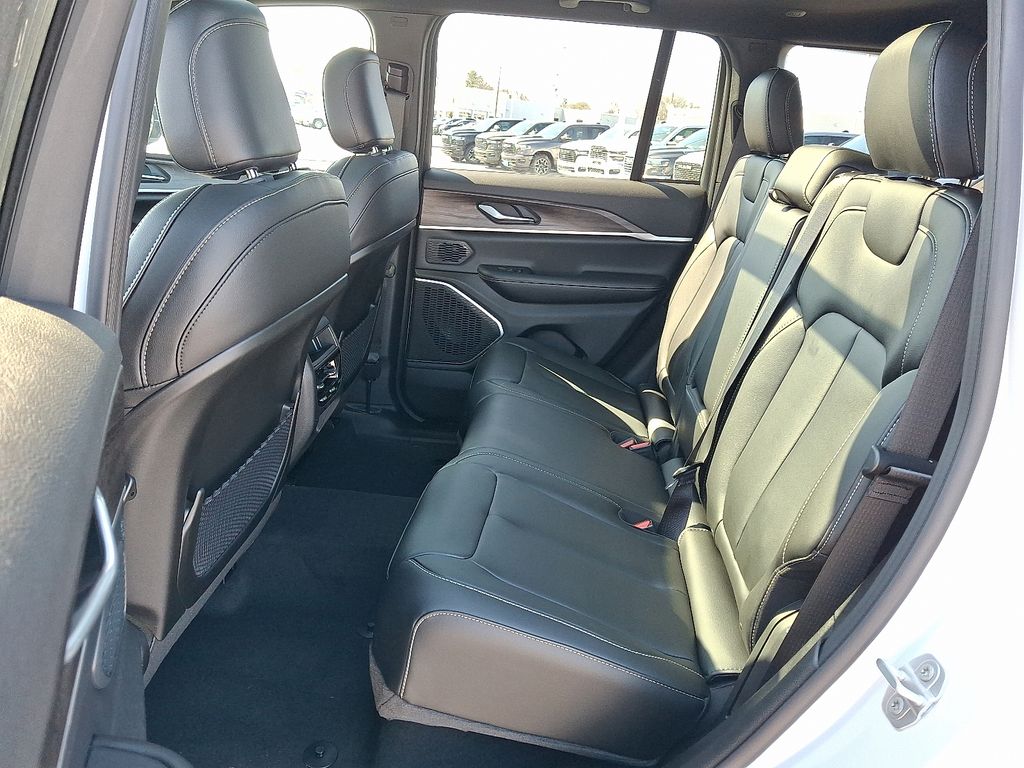 2026 Jeep Grand Cherokee — photo 6