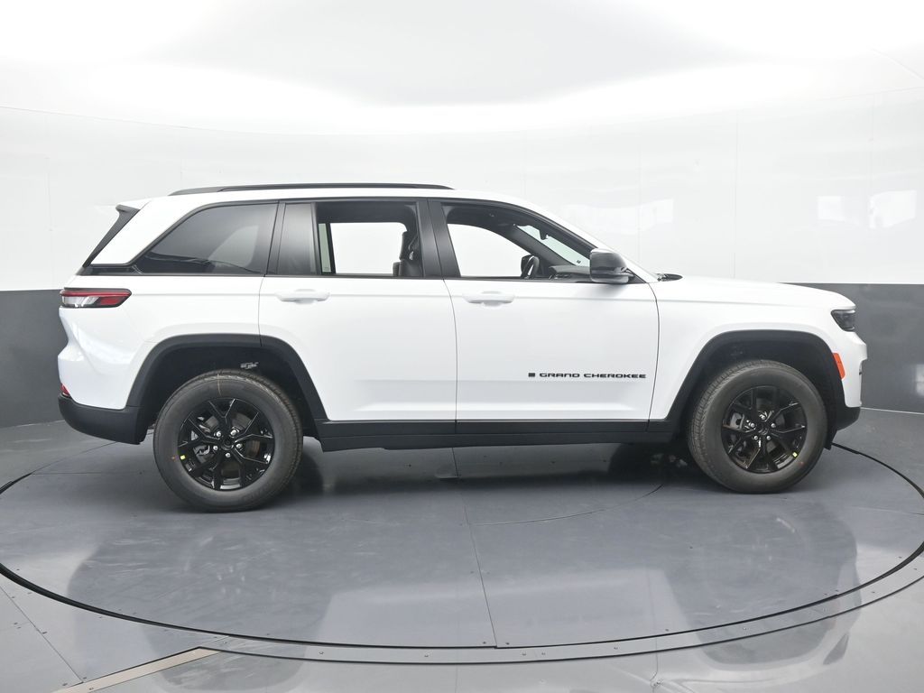 Used 2025 Bright White Clearcoat Jeep Altitude X image 7