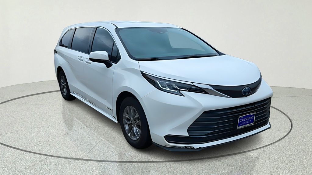 2021 Toyota Sienna LE