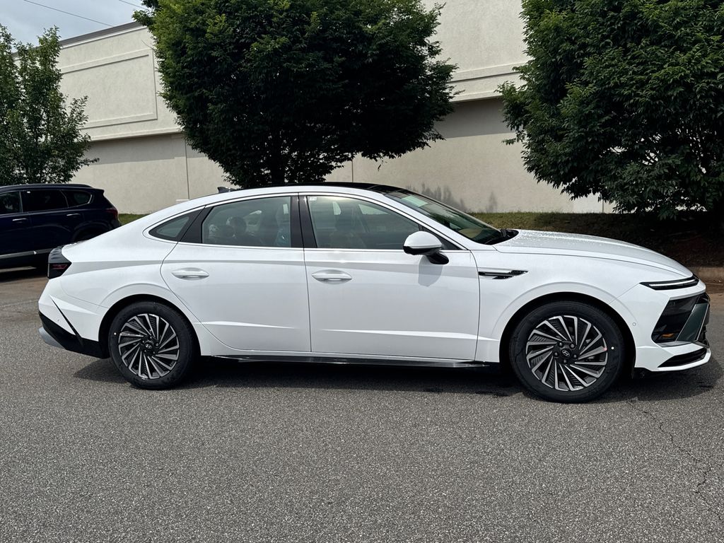 2025 Hyundai Sonata Hybrid Limited photo 3