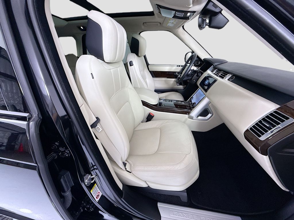 Thumbnail: 2020 Land Rover Range Rover - 21