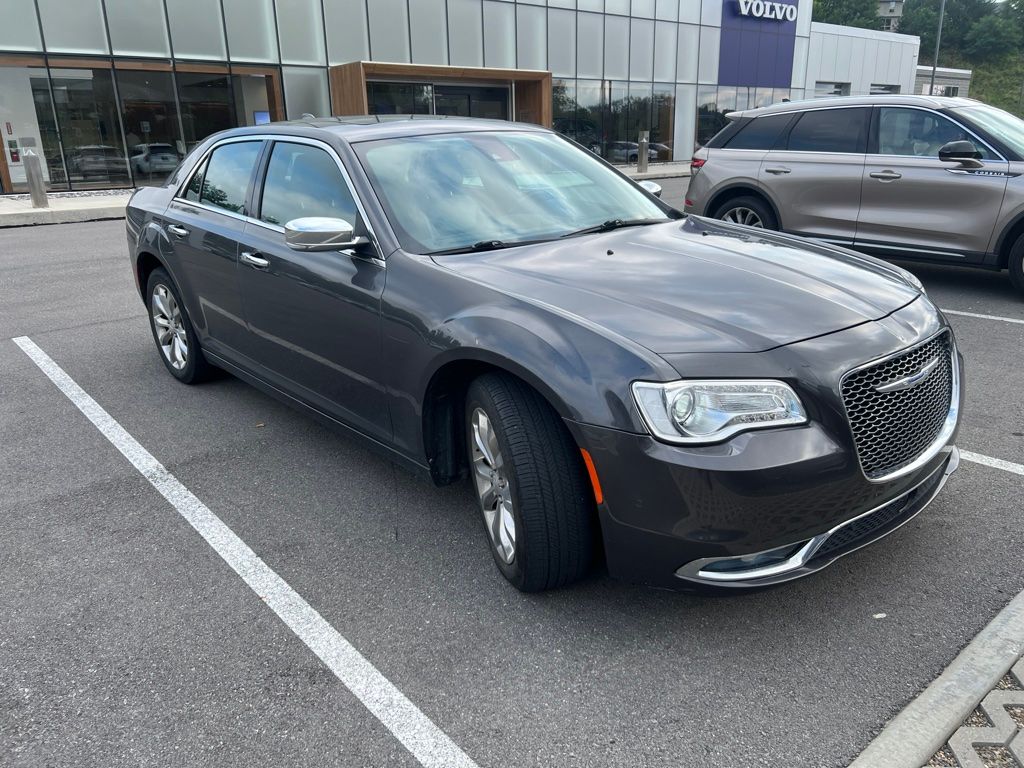 Used 2018 Gray Chrysler Limited image 4
