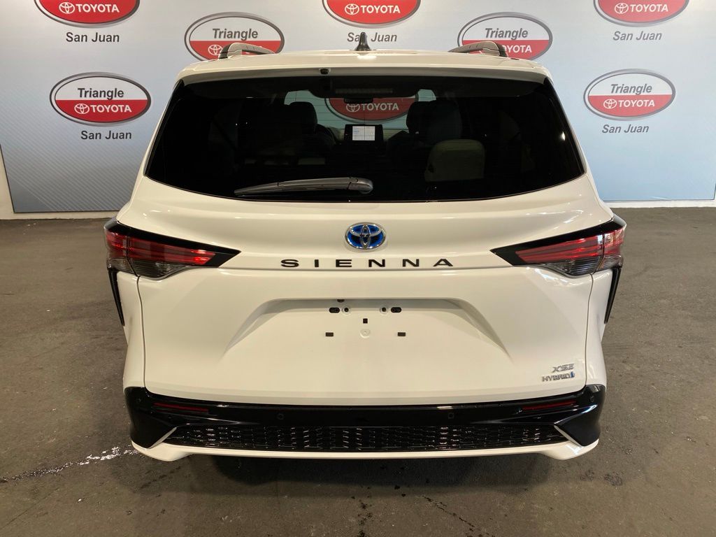 Thumbnail: 2026 Toyota Sienna - 5