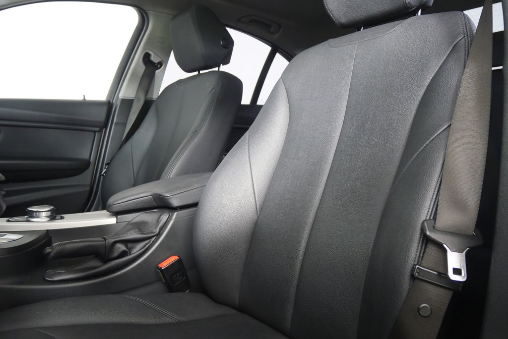 Thumbnail: 2018 BMW 3 Series - 11