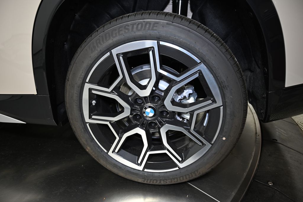 Thumbnail: 2026 BMW X1 - 12