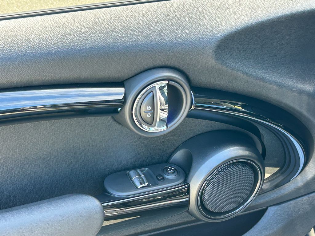 Thumbnail: 2021 MINI Cooper - 12