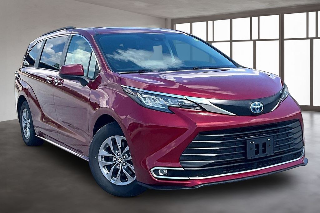 Used 2023 Toyota Sienna Van