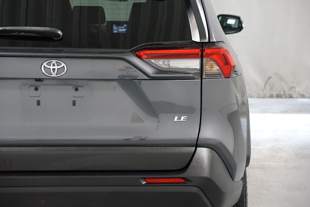 Thumbnail: 2022 Toyota RAV4 - 10
