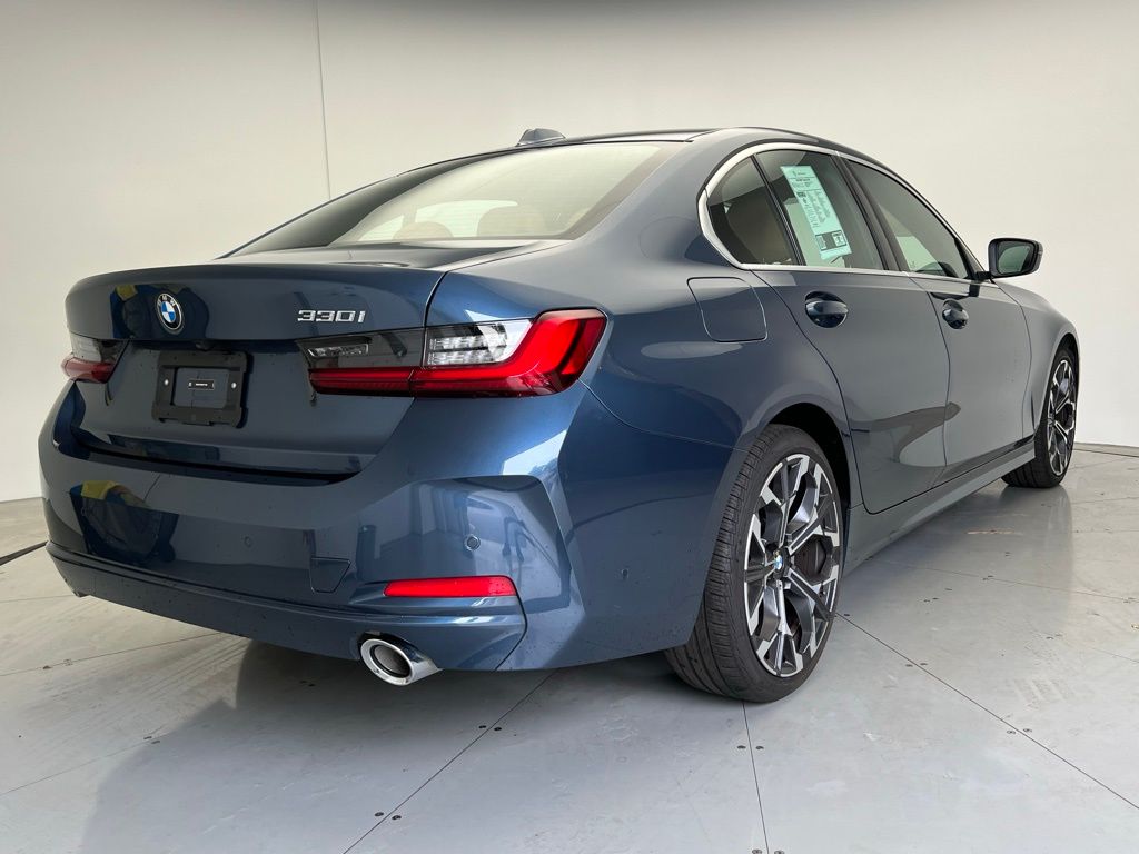 Thumbnail: 2025 BMW 3 Series - 3