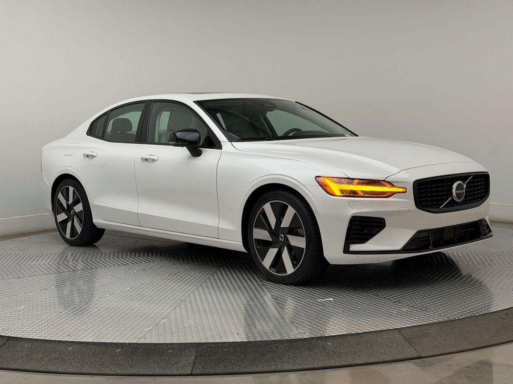 2024 Volvo S60 T8 Plus Dark Theme