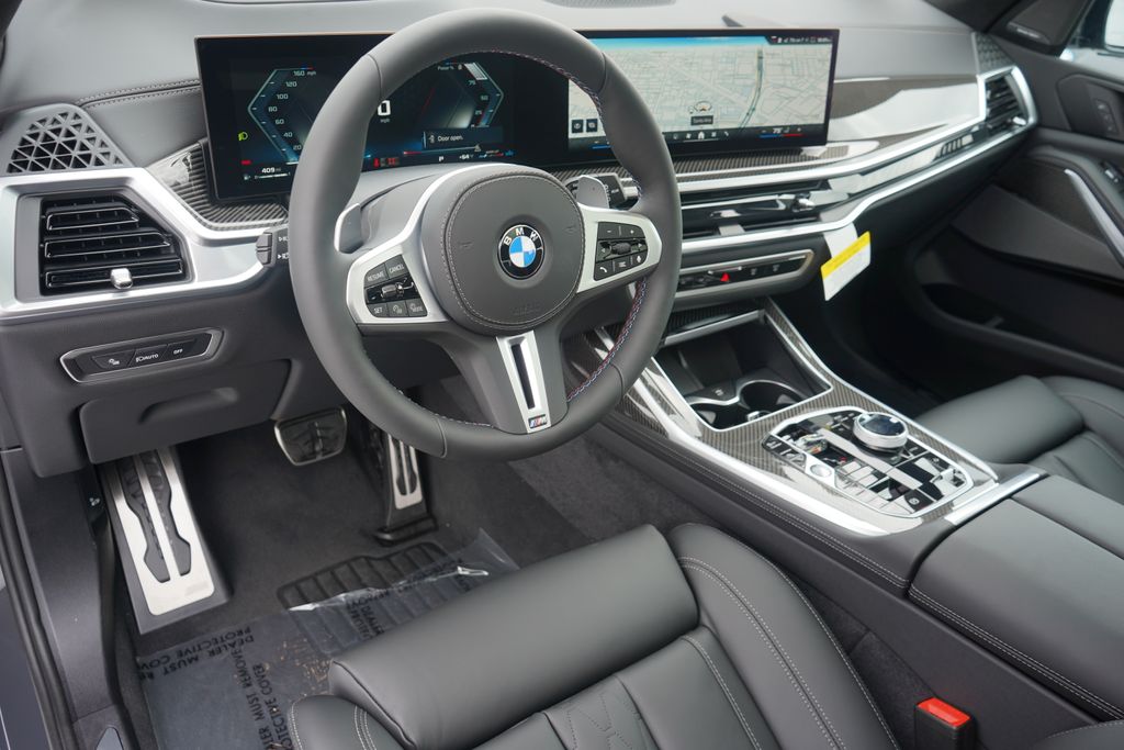 2025 BMW X7 M60i 12