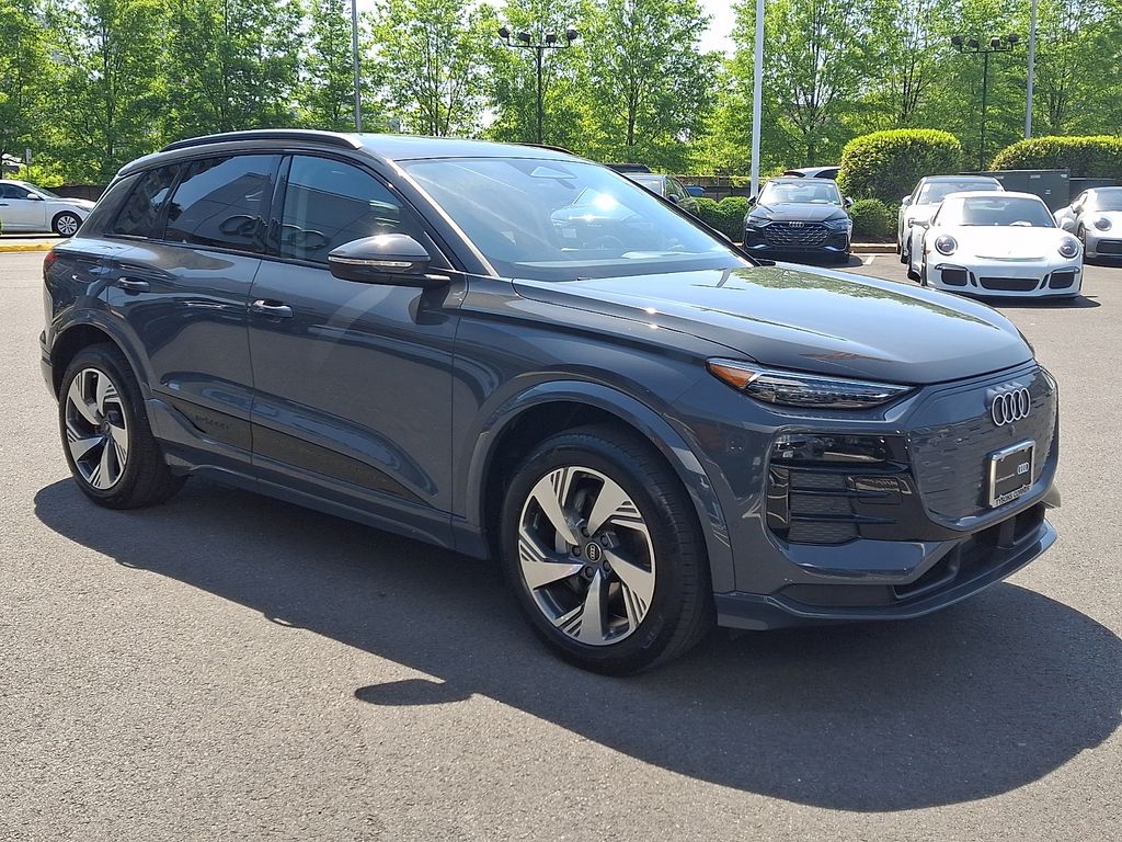 Thumbnail: 2025 Audi Q6 e-tron - 3