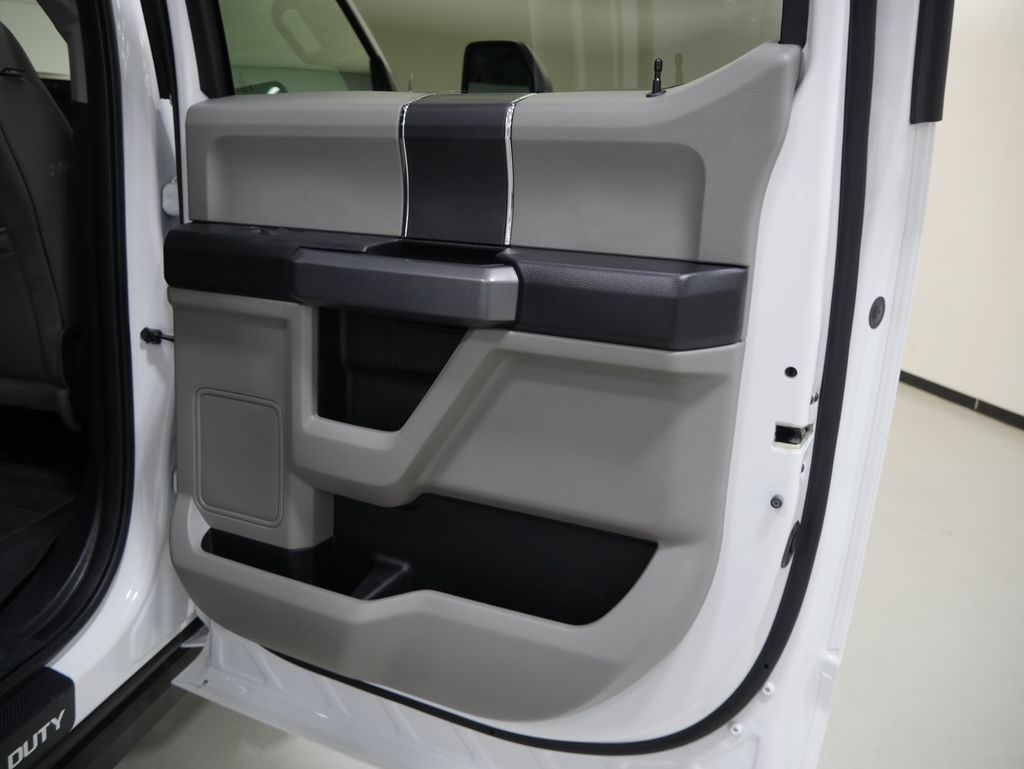 Thumbnail: 2018 Ford Econoline - 30