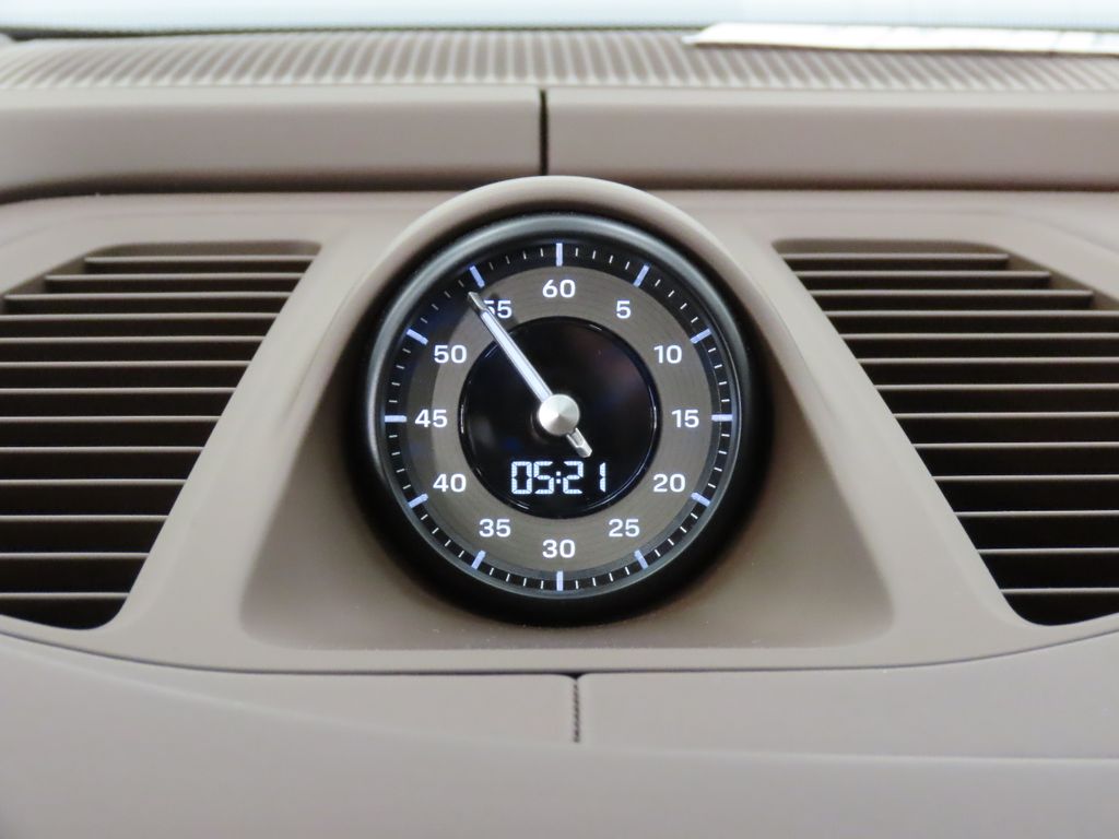 Thumbnail: 2024 Porsche Macan - 27