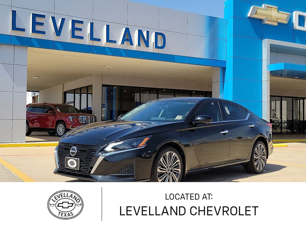 Super Black Clearcoat 2023 Nissan Altima Sedan All-Wheel Drive Continuously Variable Transmission