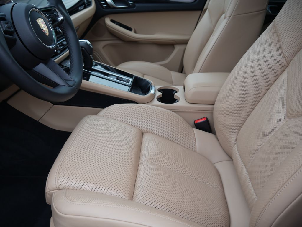 Thumbnail: 2023 Porsche Macan - 5