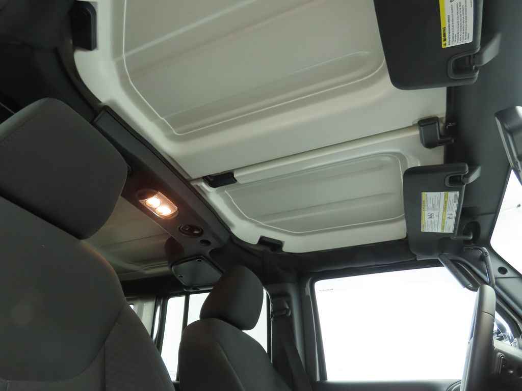 2016 Jeep Wrangler Unlimited Sport 17