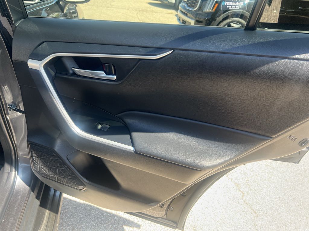 2022 Toyota RAV4 XLE Premium photo