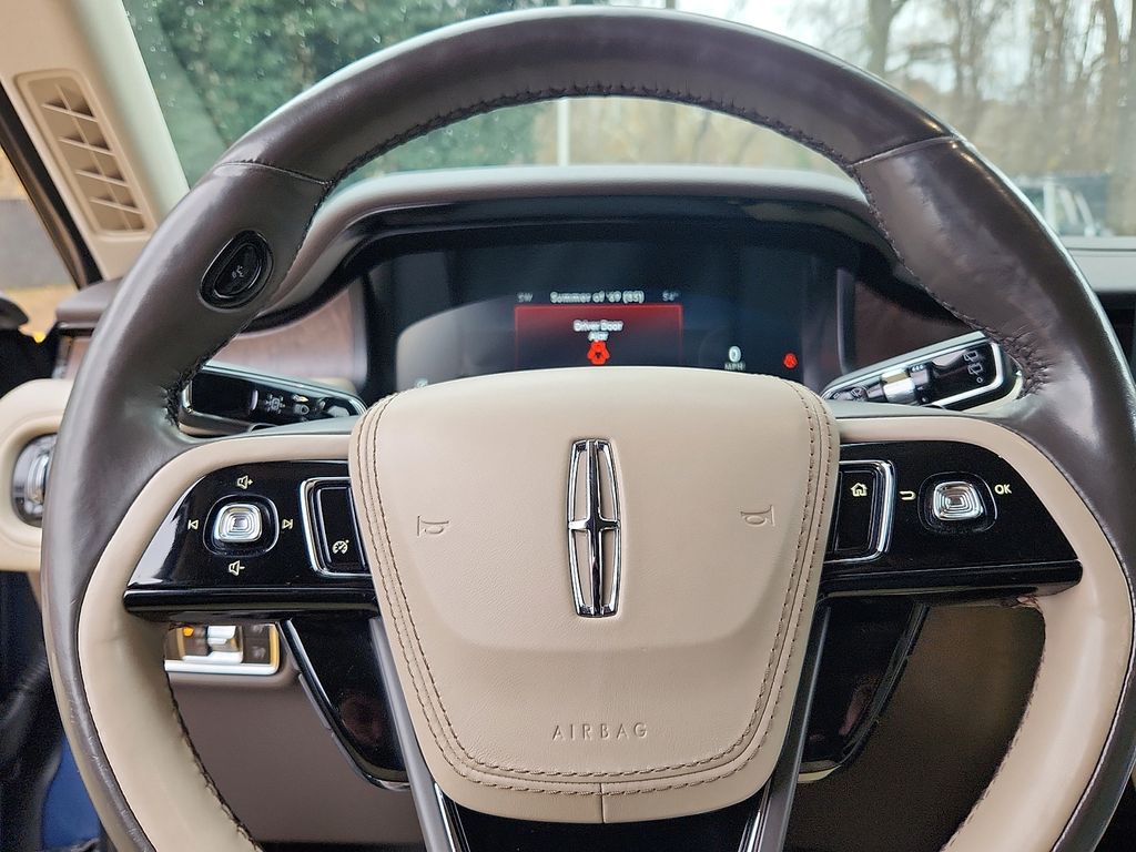 Thumbnail: 2020 Lincoln Aviator - 19