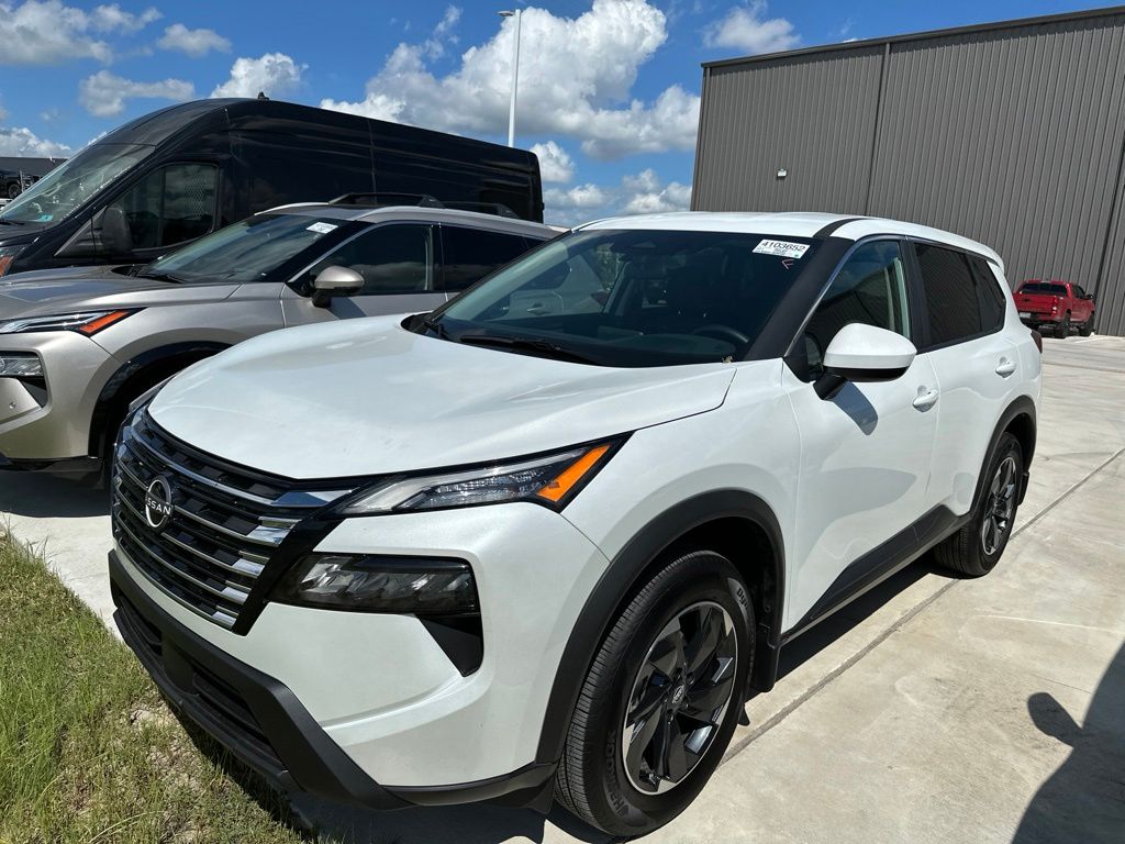 Everest White Pearl Tricoat 2026 Nissan Rogue SUV / Crossover All-Wheel Drive Continuously Variable Transmission