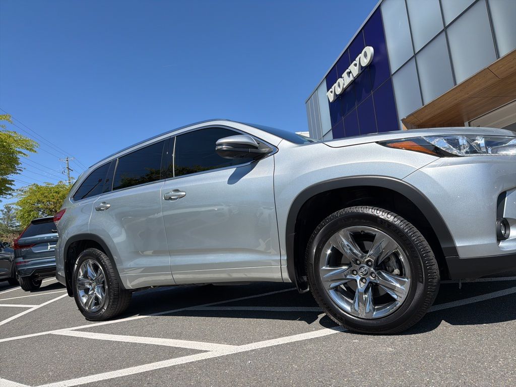 Celestial Silver Metallic 2019 Toyota Highlander Limited Platinum AWD SUV / Crossover All-Wheel Drive 8-Speed Automatic